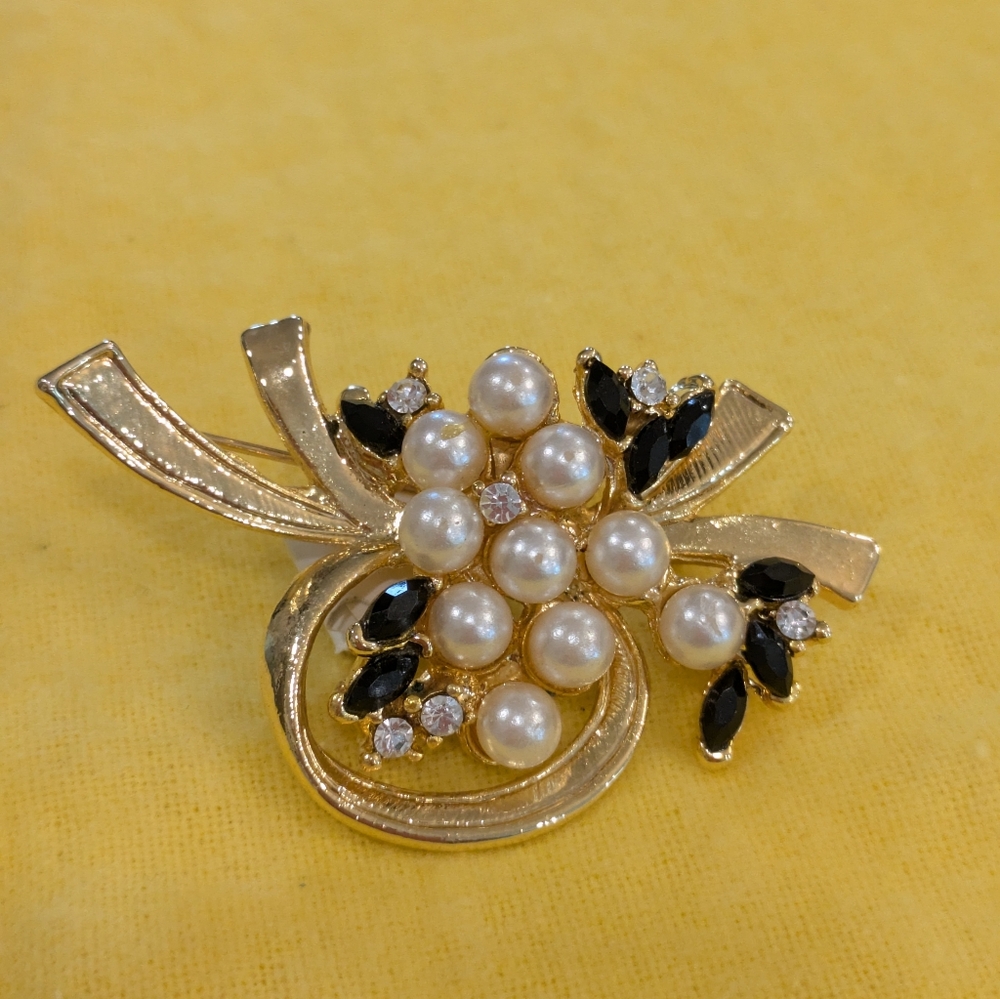 Vintage Elegant Gold and Black Rhinestone Faux Pearl Brooch